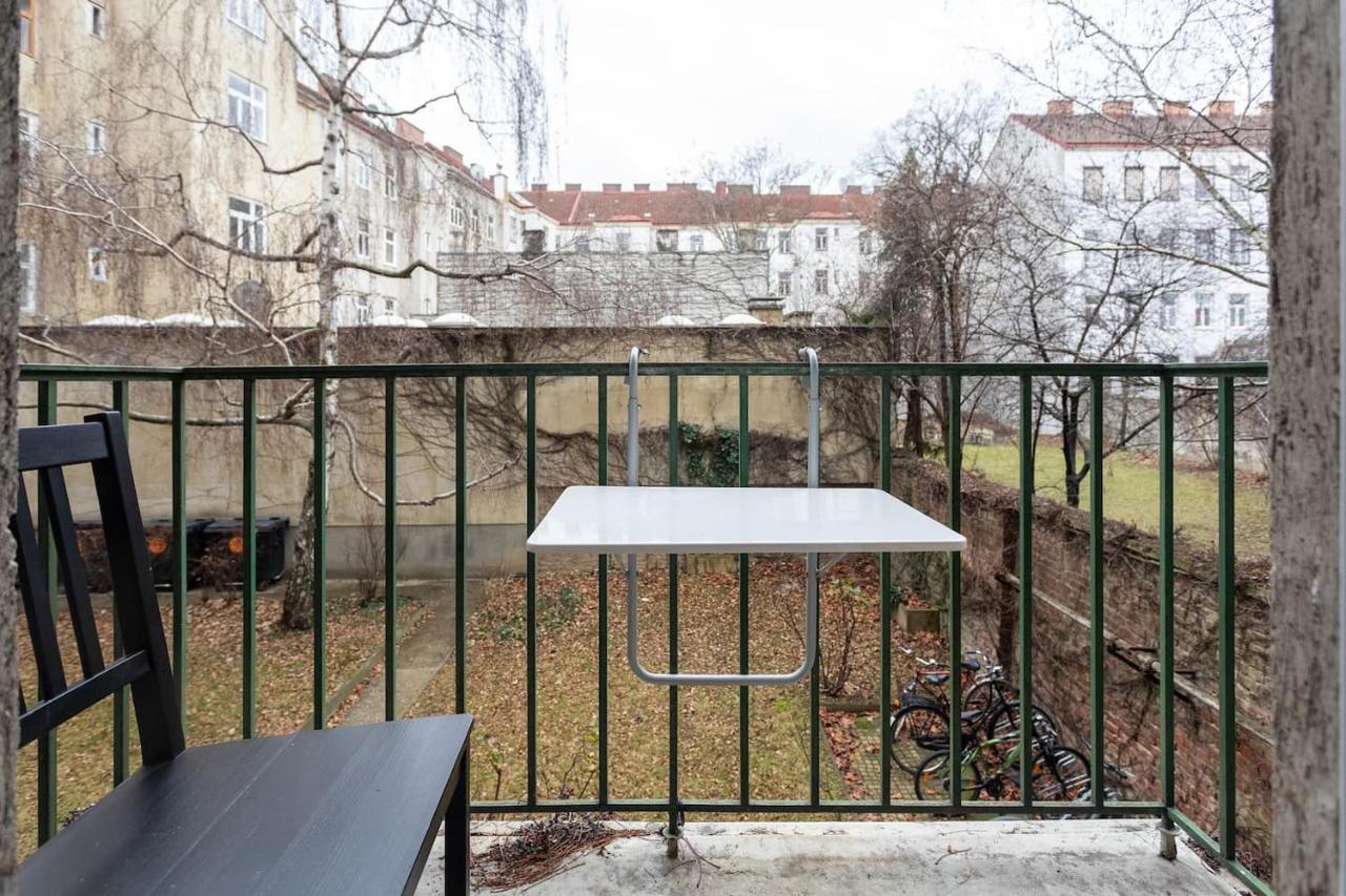 Balcony Apartment, 1 Min To U1 Reumannplatz Vienna Exterior photo